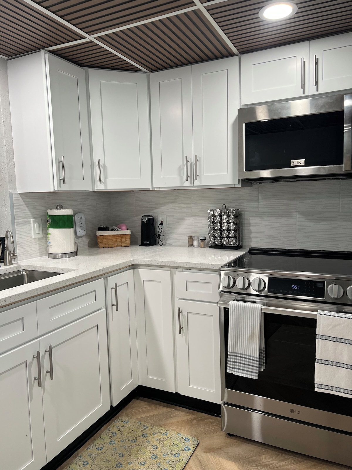 Pirates Cove 118 gallery photo 16