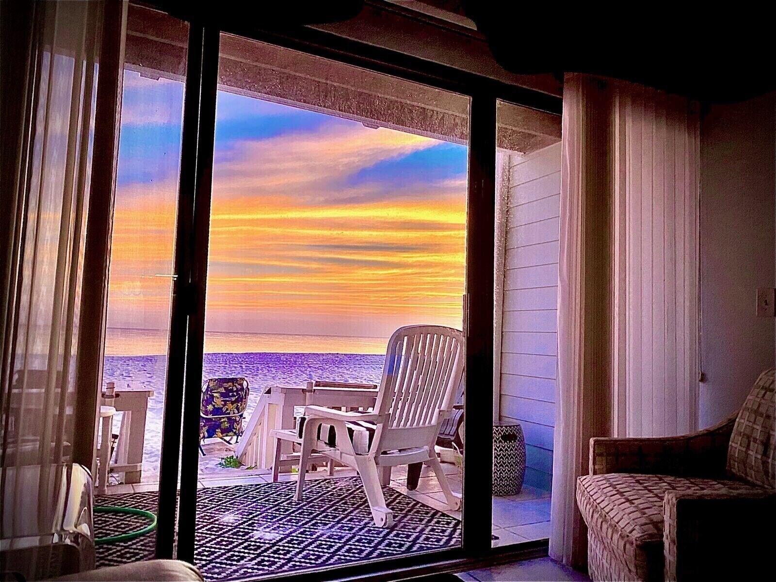 Pirates Cove 120 Gulf-view room at sunset